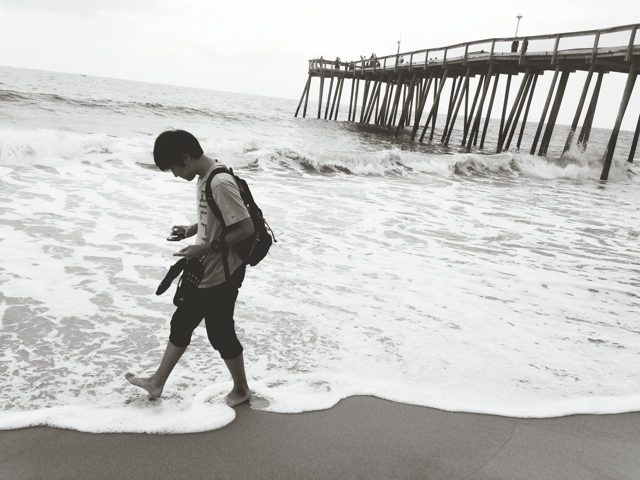 beach, full length, water, sea, shore, sand, rear view, leisure activity, lifestyles, standing, childhood, walking, wave, nature, surf, shadow, men, tranquility