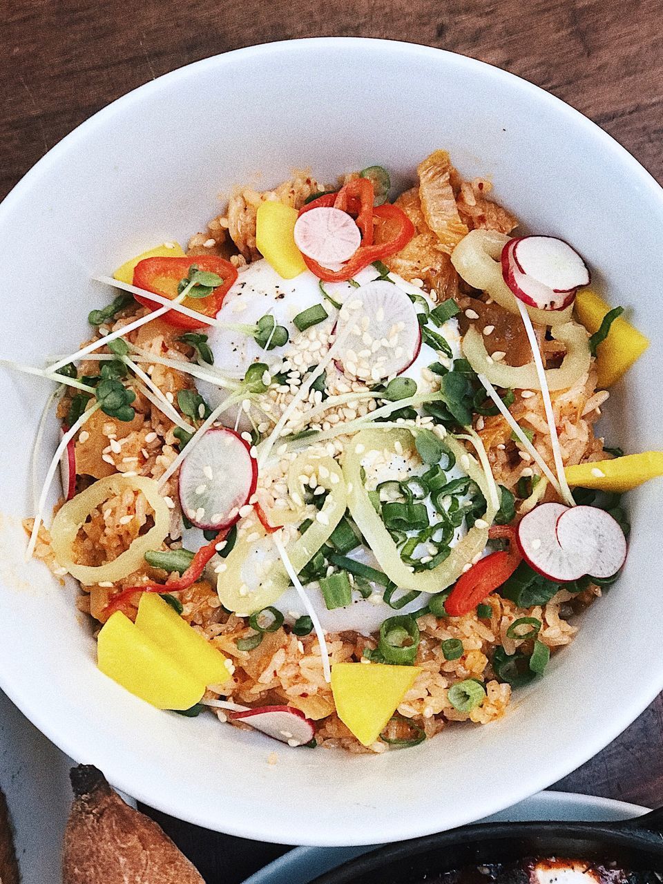 HIGH ANGLE VIEW OF BREAKFAST SERVED IN BOWL