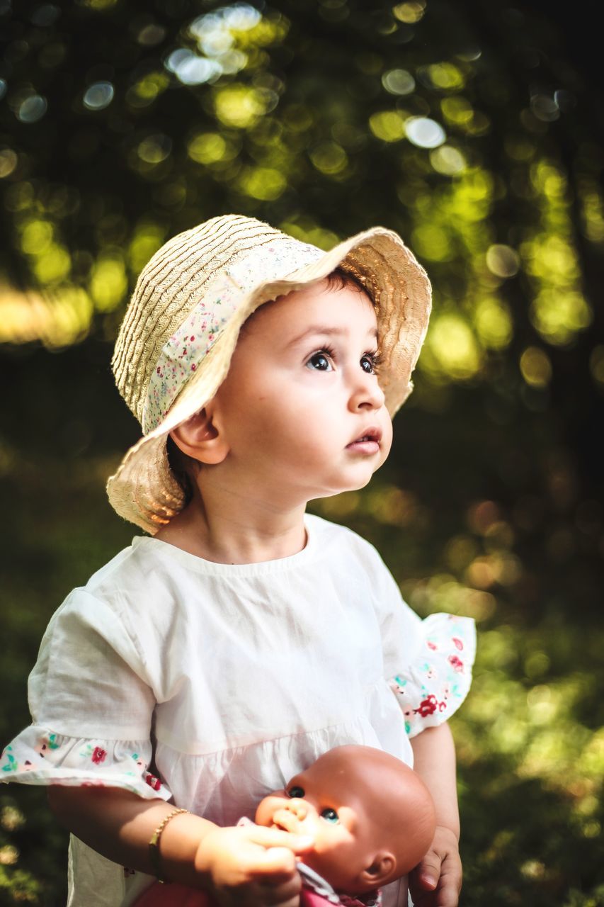 PORTRAIT OF A CUTE GIRL LOOKING AWAY