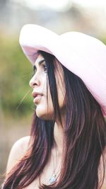 Close-up portrait of young woman in hat