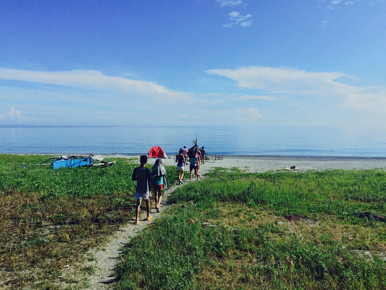 lifestyles, sky, leisure activity, togetherness, horizon over water, men, sea, grass, rear view, full length, bonding, water, person, beach, walking, nature, tranquility, beauty in nature