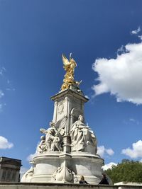 Queen victoria- buckingham palace 