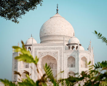 Taj mahal under the clear sky