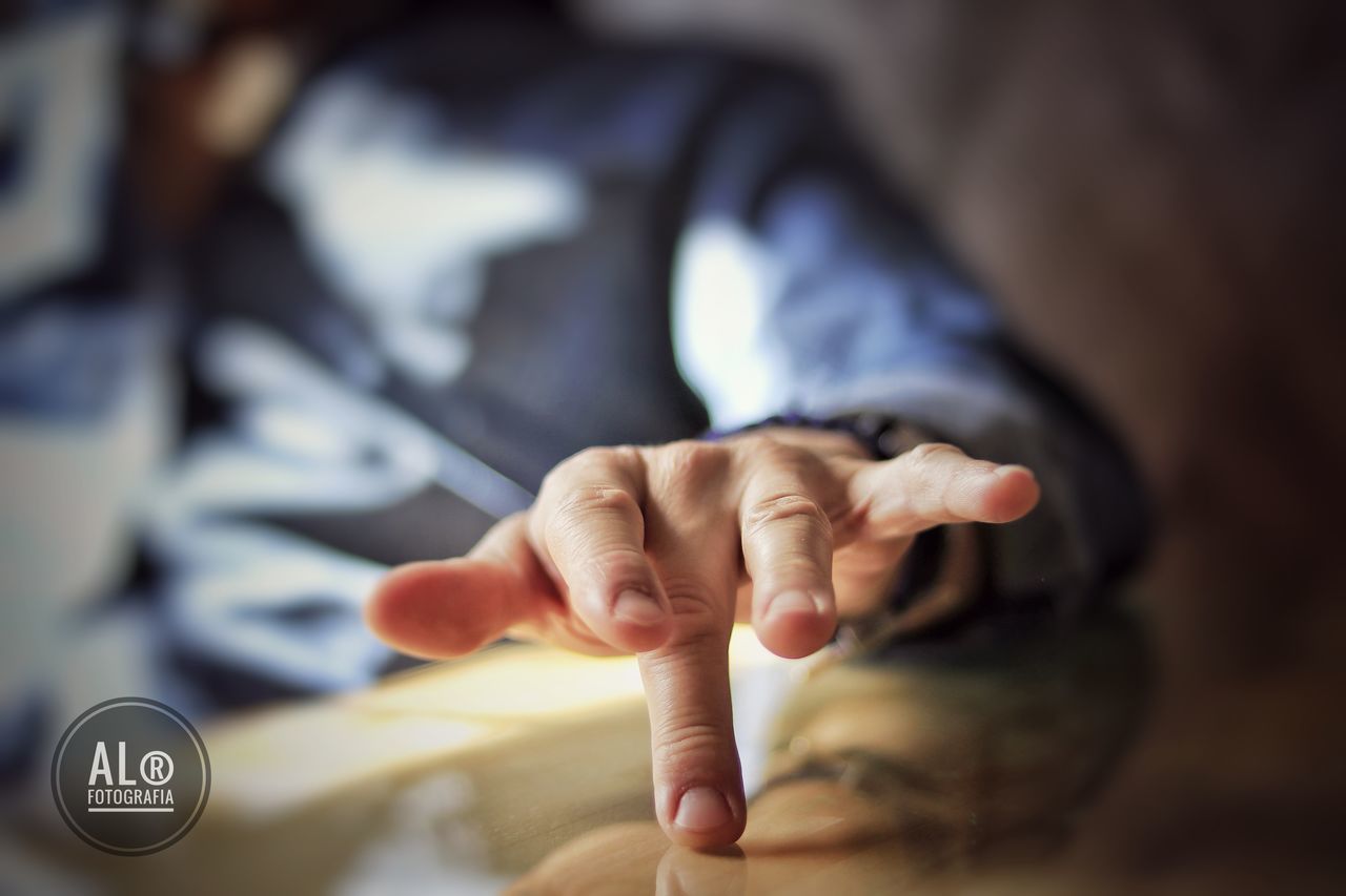 human hand, hand, human body part, one person, real people, body part, selective focus, finger, human finger, close-up, indoors, focus on foreground, lifestyles, holding, leisure activity, men, communication, day, midsection, human limb