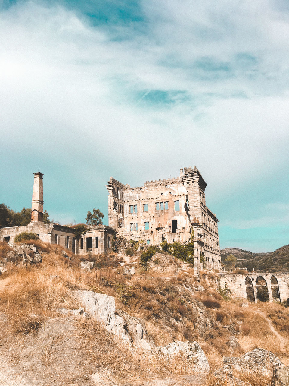 OLD HISTORIC BUILDING AGAINST SKY