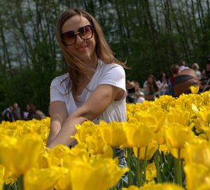 Portrait of smiling young woman with yellow flowers