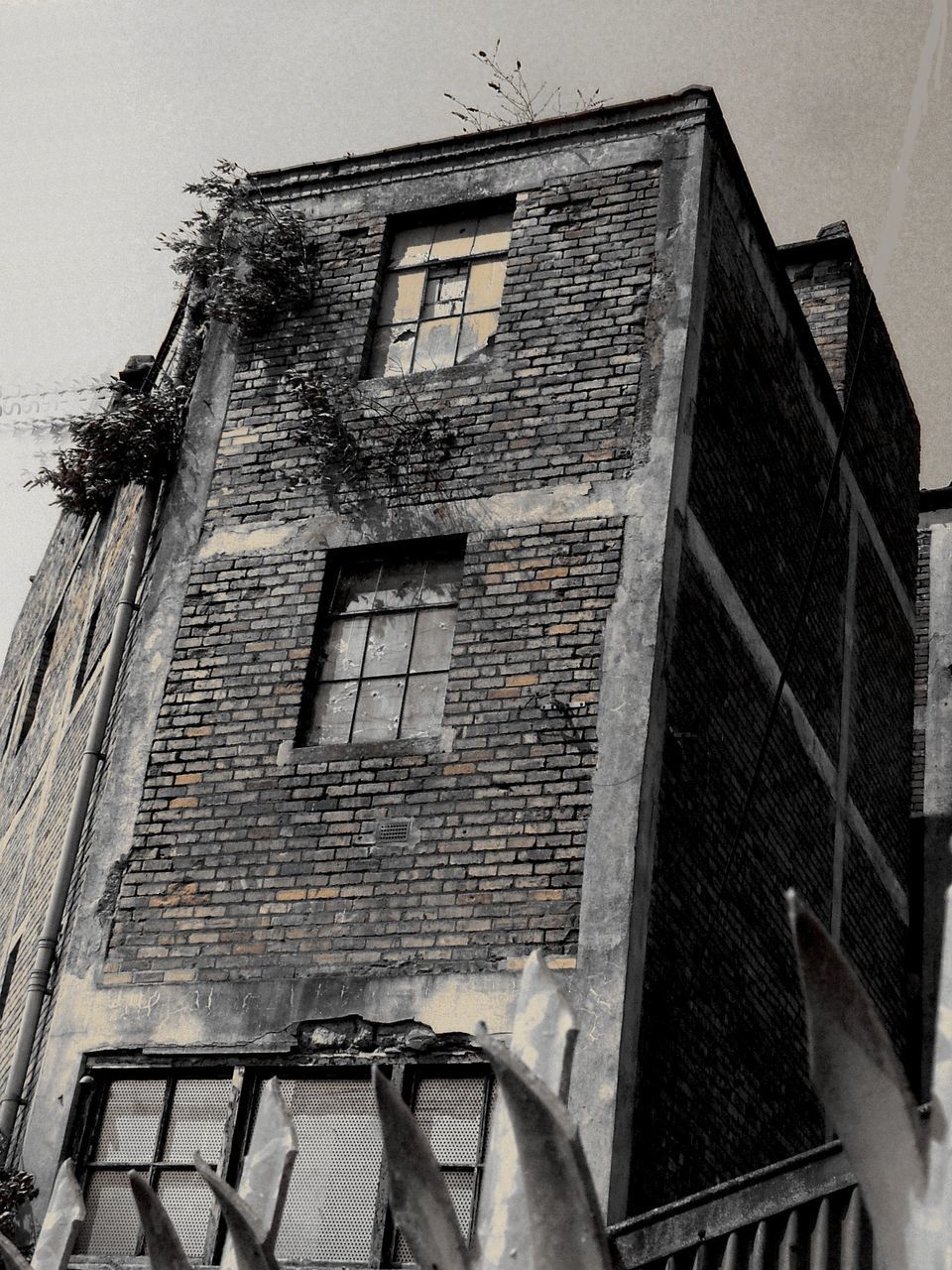 LOW ANGLE VIEW OF DAMAGED BUILDING