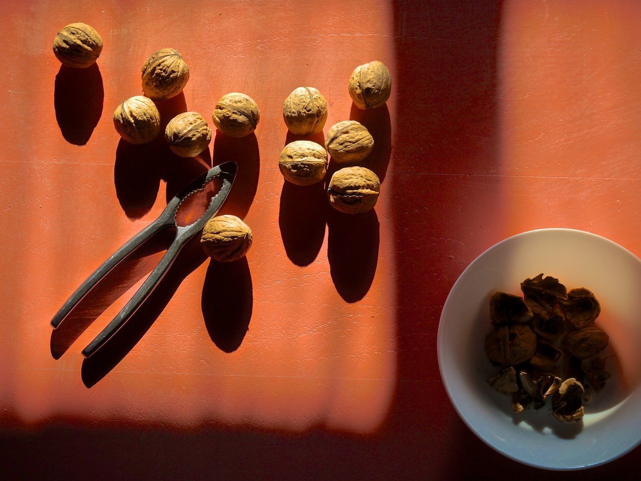 HIGH ANGLE VIEW OF FRUITS AND TABLE