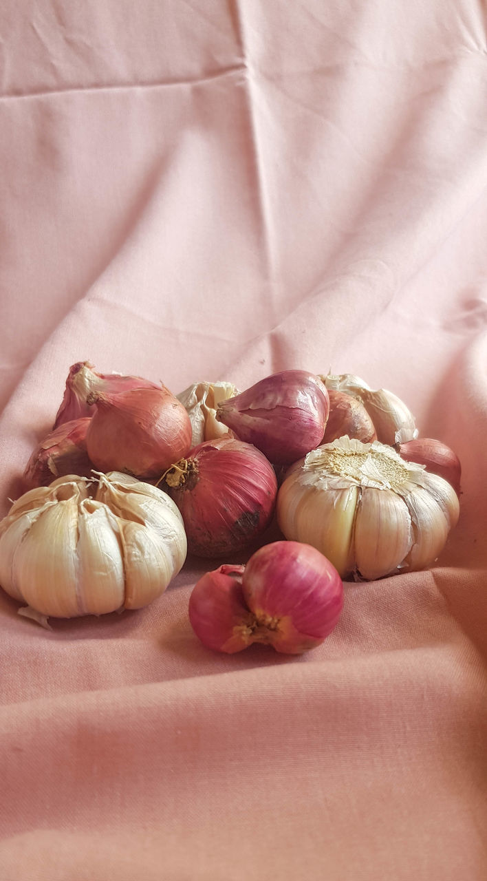 food and drink, food, garlic, vegetable, produce, shallot, plant, garlic bulb, freshness, wellbeing, ingredient, healthy eating, onion, indoors, spice, red onion, no people, flower, still life, high angle view, raw food, close-up, garlic clove