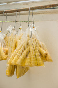 Steamed bamboo shoots are placed in plastic bags weighing one kilogram and can be hung for years.