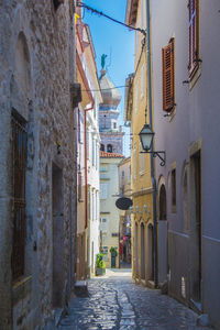 Narrow alley amidst buildings in city