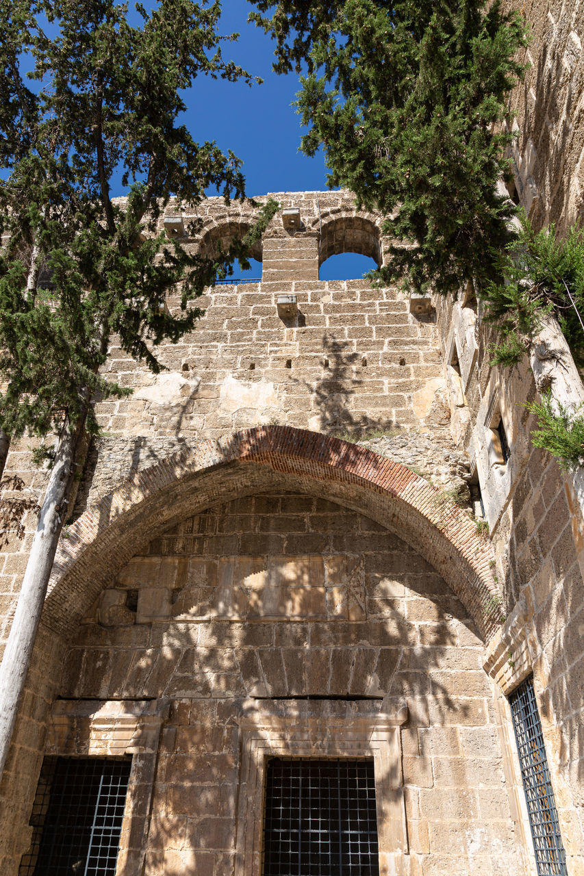 LOW ANGLE VIEW OF OLD BUILDING