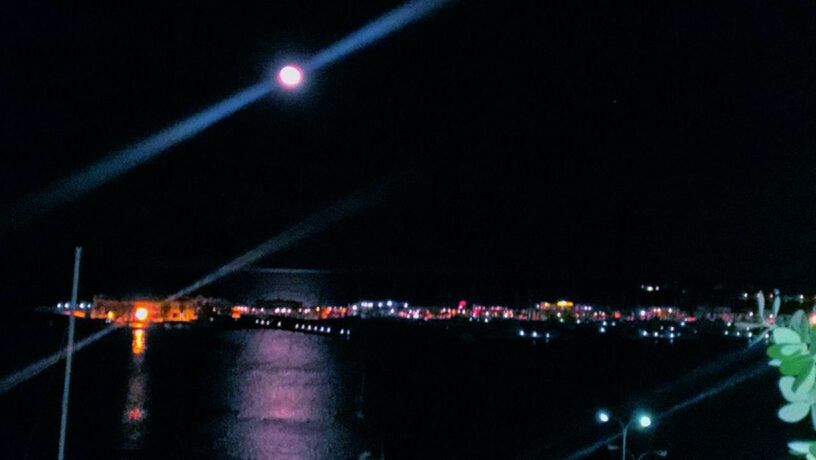 illuminated, night, architecture, built structure, building exterior, lighting equipment, sky, city, water, light - natural phenomenon, dark, light, copy space, river, street light, moon, glowing, outdoors, reflection, cityscape