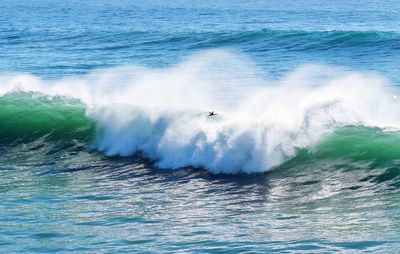 Waves splashing in sea