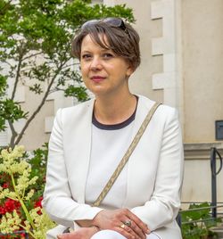 Portrait of mid adult woman standing against wall