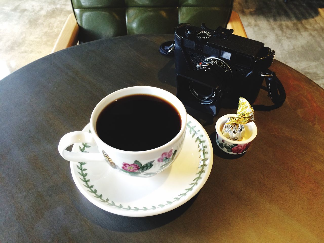 indoors, coffee cup, food and drink, table, drink, coffee - drink, saucer, refreshment, still life, cup, coffee, freshness, high angle view, spoon, plate, tea cup, close-up, frothy drink, tea, directly above