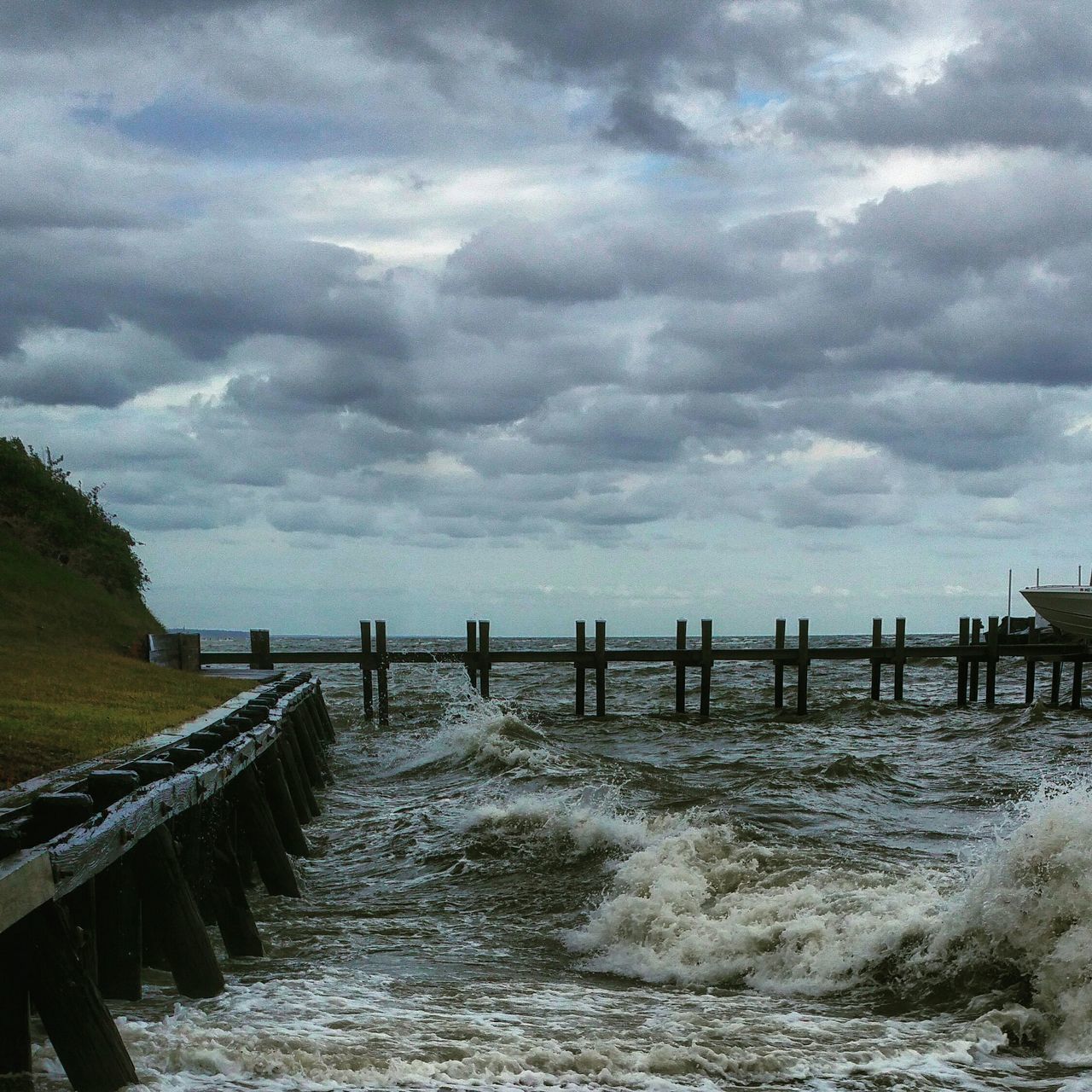 water, sky, sea, cloud - sky, scenics, cloudy, beauty in nature, tranquil scene, tranquility, pier, nature, cloud, horizon over water, beach, idyllic, wave, waterfront, built structure, surf, outdoors