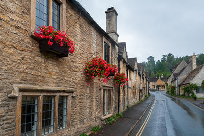 Castle combe, quaint village with well preserved masonry houses in cotswolds. england, uk