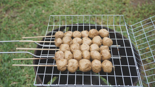 Grilled meatballs on the stove to prepare for dinner.