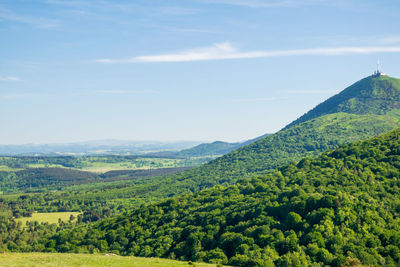 View from the puy-des-goules volcano hiking trail