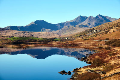 Mount snowdon and llynnau lake in snowdonia national park, wales