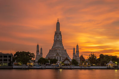 Wat arun  or temple of dawn and five pagodas during twilight, bangkok, thailand