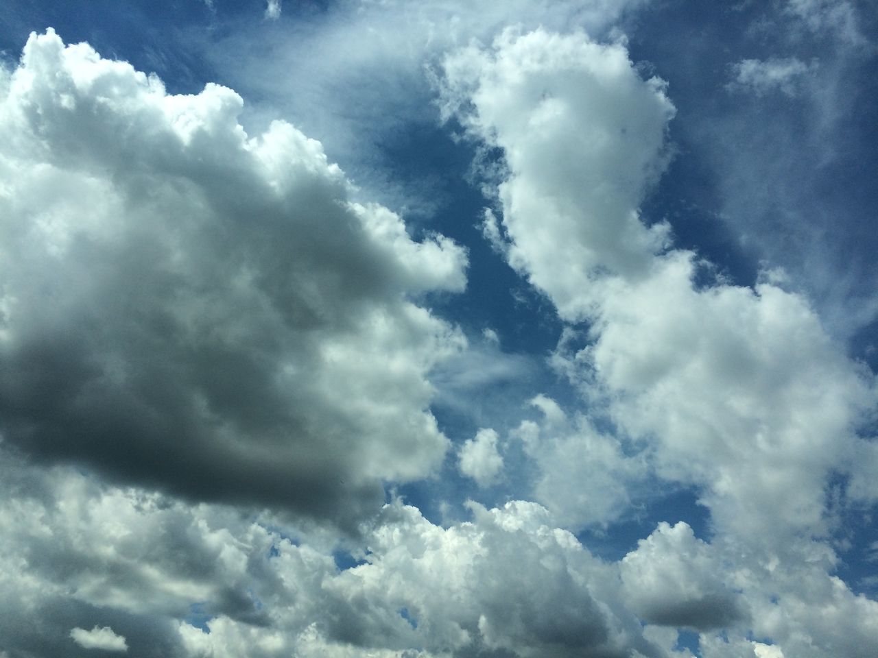 cloud - sky, sky, beauty in nature, cloudy, scenics, tranquility, tranquil scene, cloudscape, weather, nature, sky only, cloud, low angle view, idyllic, white color, majestic, overcast, day, outdoors, no people