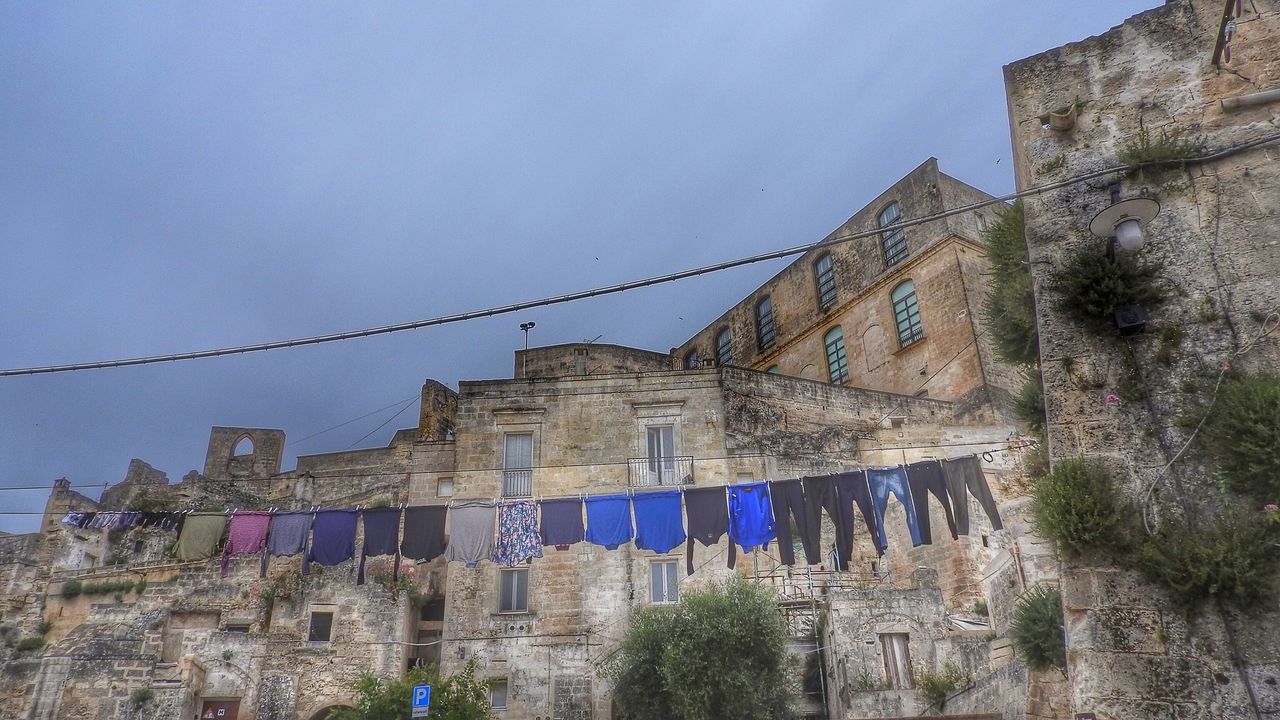 LOW ANGLE VIEW OF HOUSES AGAINST CLEAR SKY