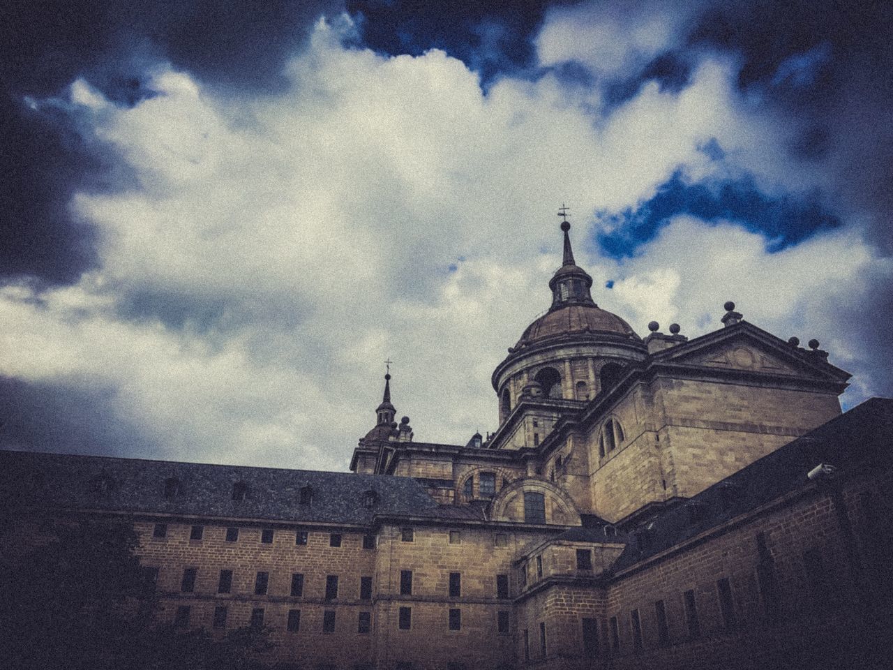 LOW ANGLE VIEW OF CATHEDRAL AGAINST SKY