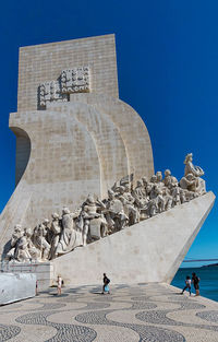 Statue of historical building against blue sky
