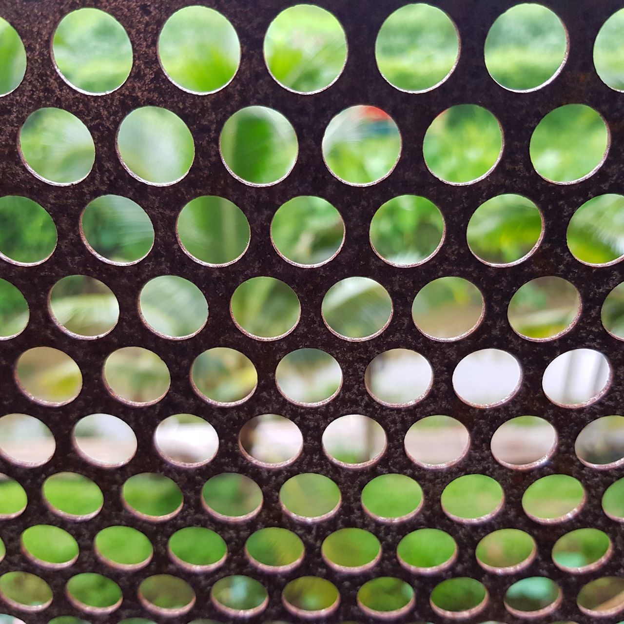 FULL FRAME SHOT OF PATTERNED GLASS