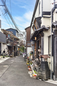 Traditional japanese wooden houses in the neighbourhood of yanaka ginza district.