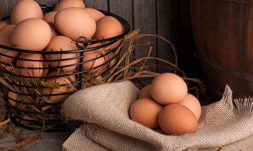 Close-up of apples in basket