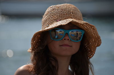 Portrait of young woman in sunglasses