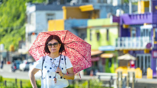 Woman standing in front of the colorful city