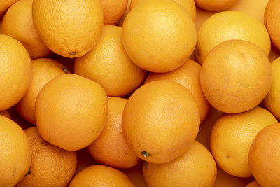 A bunch of orange fruits