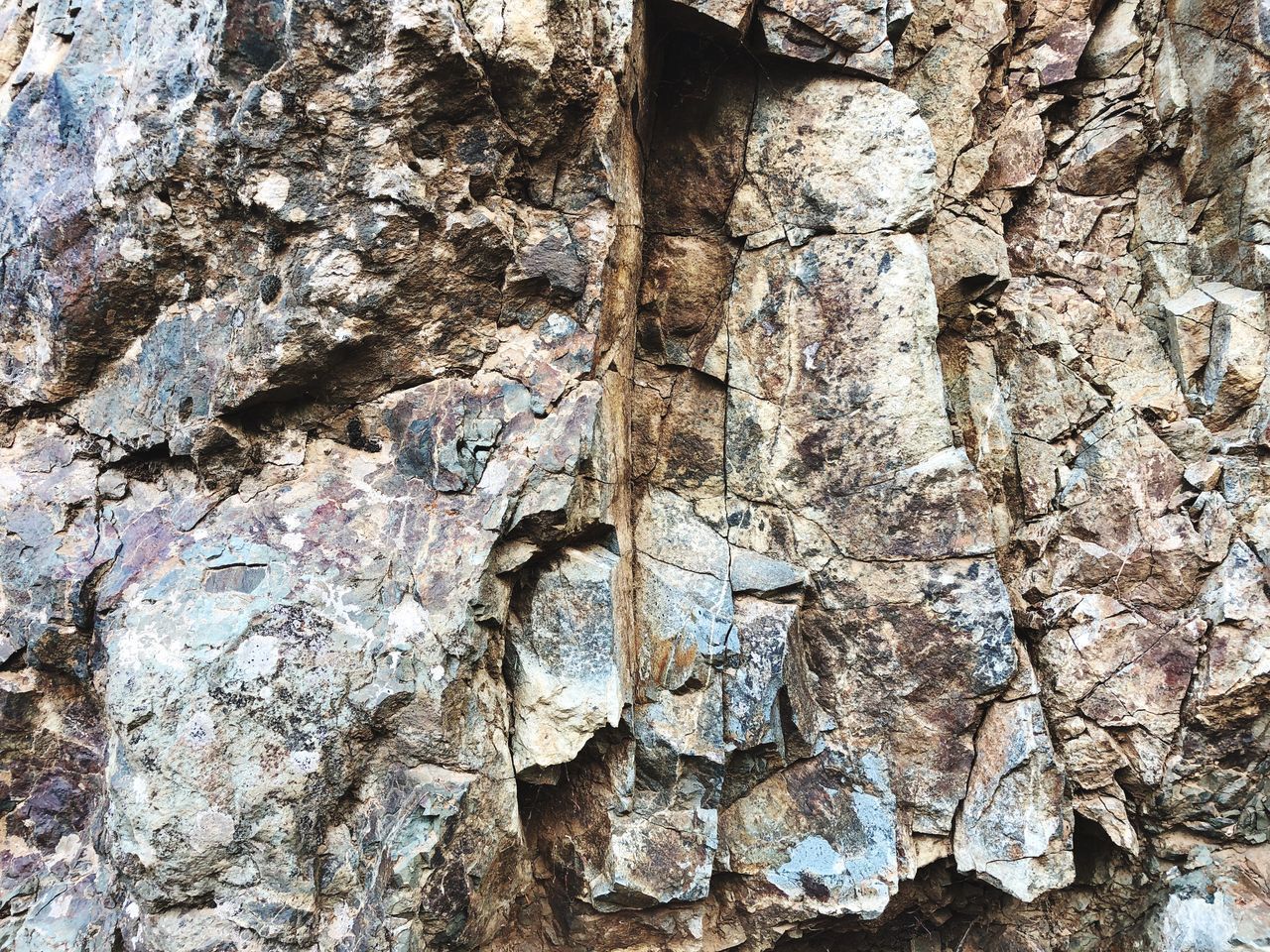 FULL FRAME SHOT OF ROCK