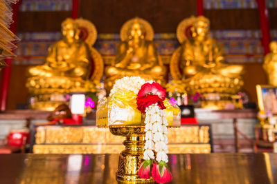 Statue of statues in temple outside building