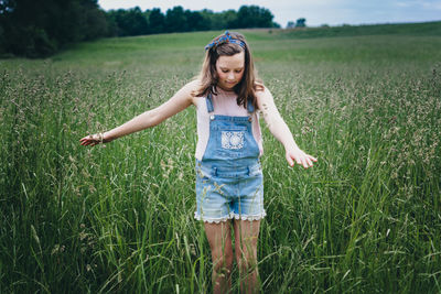 Full length of woman standing on field