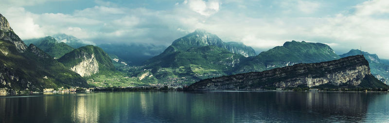 Panoramic view of lake and mountains against sky