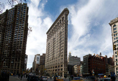 Flatiron building against cloudy sky