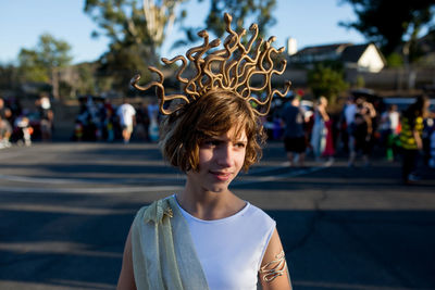 Girl dressed as medusa for halloween trunk or treat