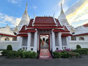 Wide angle shot of temple entrance at wat phichaya yatikaram bangkok