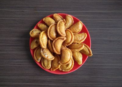Directly above shot of pasta in plate on table
