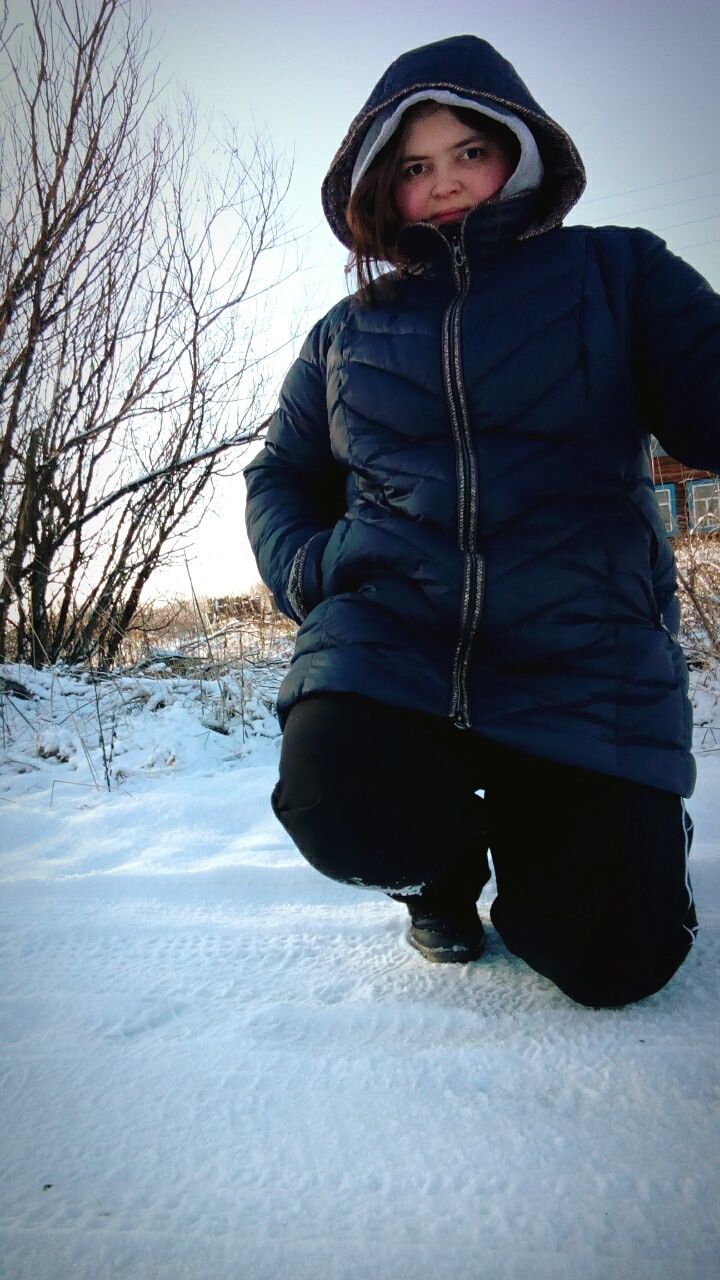 winter, snow, cold temperature, lifestyles, warm clothing, season, leisure activity, person, full length, young adult, looking at camera, portrait, front view, casual clothing, standing, weather, young women, jacket