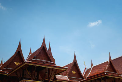 Thai-style temple roof with the same style