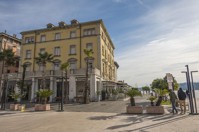 The beautiful lakeside promenade in salò