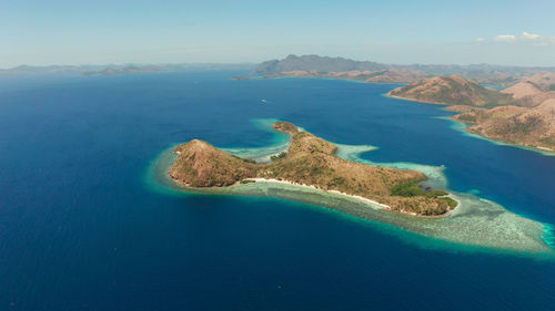 Aerial drone tropical islands with blue lagoons, coral reef and sandy beach. palawan, philippines. 