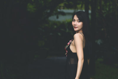 Portrait of a beautiful young woman standing outdoors