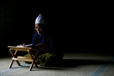 Man reading in koran in mosque